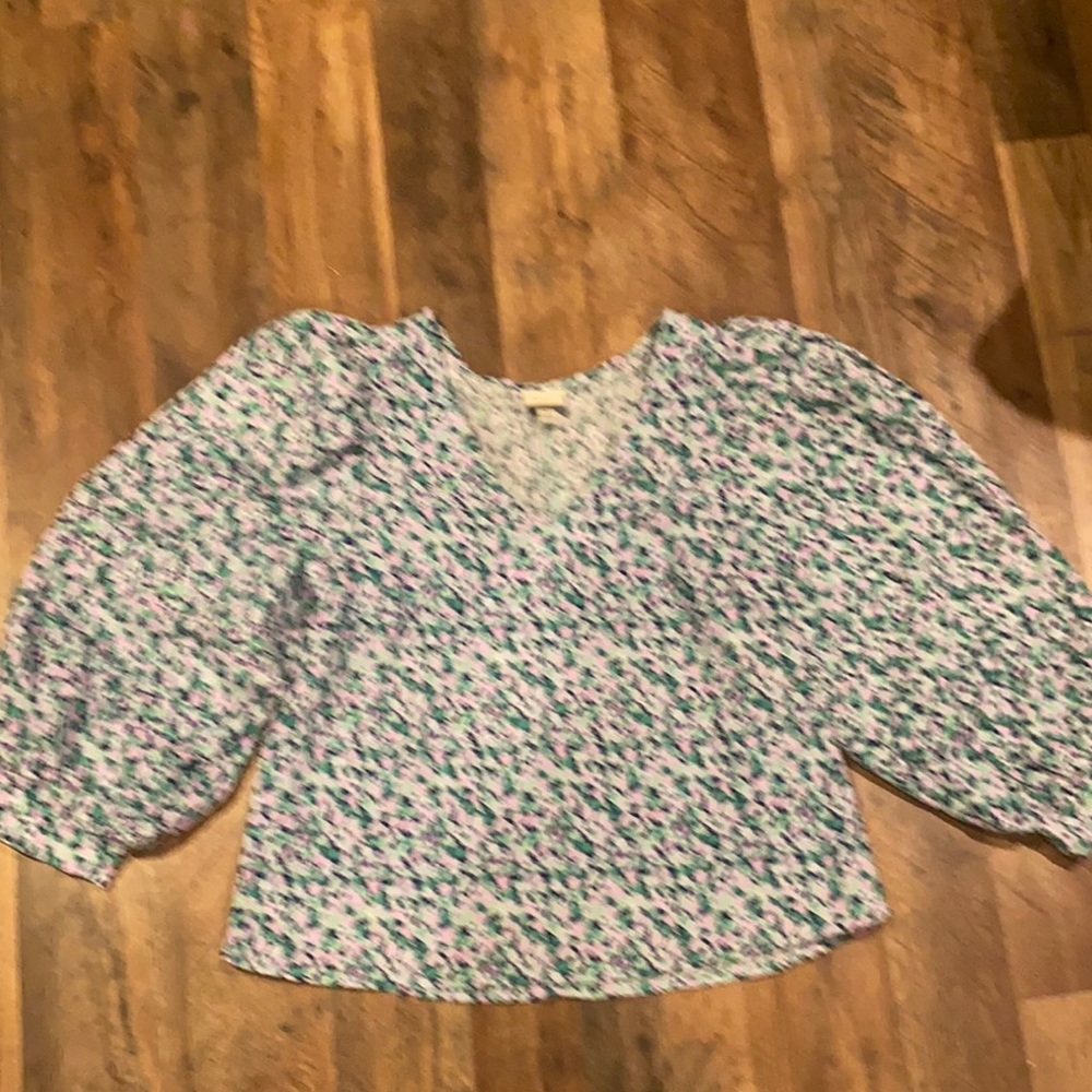 Adorable fluffy sleeved top